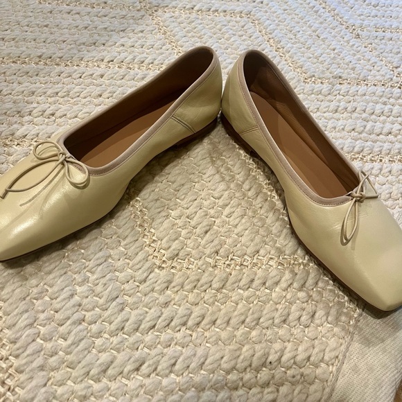 Never worn Mansur Gavriel ballet flats, with dust bag and box. - Picture 3 of 6